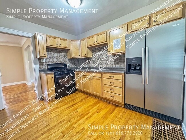 Building Photo - 1246 Dickinson St SE