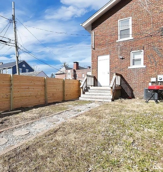 Building Photo - 1701 Kent St