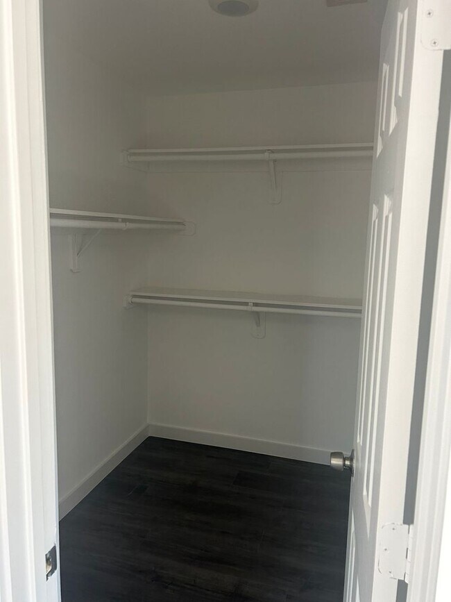 Building Photo - Brand new unit 3 bedrooms, 2.5 baths with carpod, private backyard with hi fences.