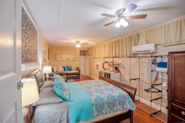 Building Photo - 1245 CATALPA Ln