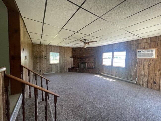 Building Photo - St. James Nice Home