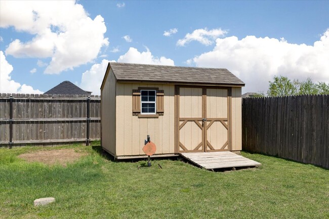 Building Photo - 8398 SW Sun Valley Dr