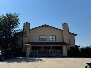 Building Photo - 1701 Cedarview Cir