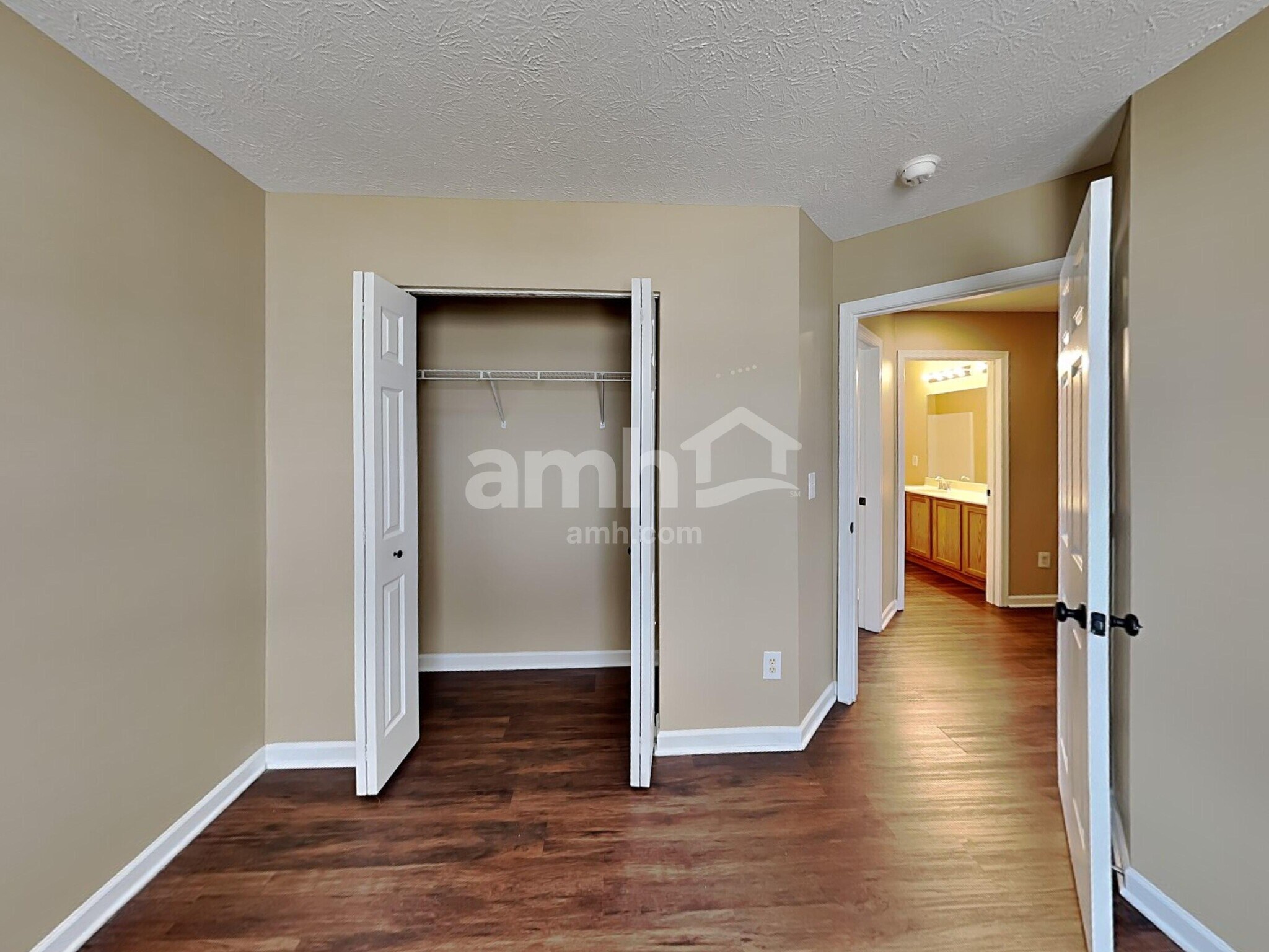 Building Photo - 515 Indian Lake Dr