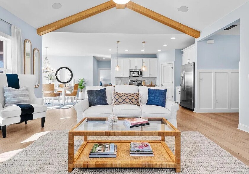 Building Photo - 22420 Jayda Dr