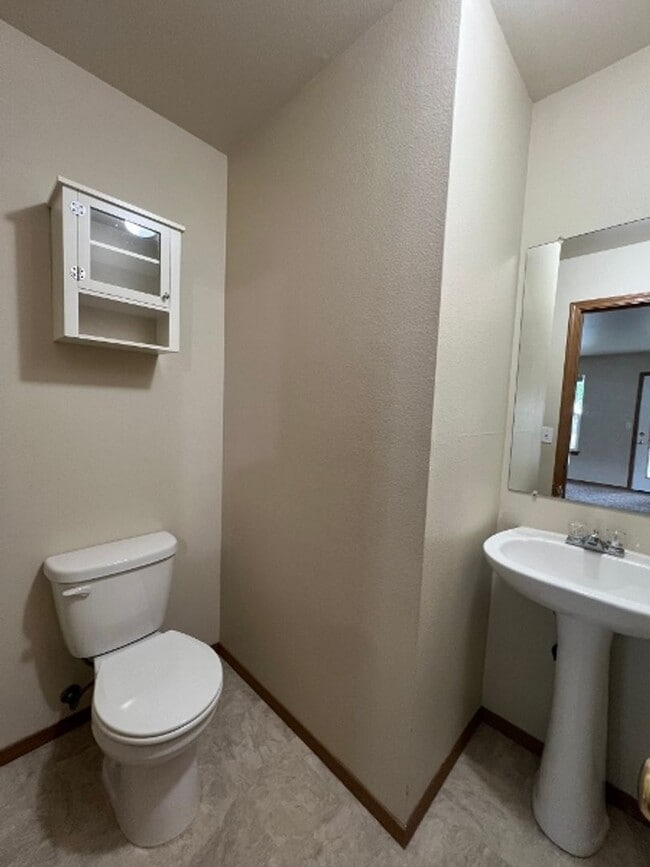 Building Photo - PENDING APPLICATION; College Spring 3BD w/...