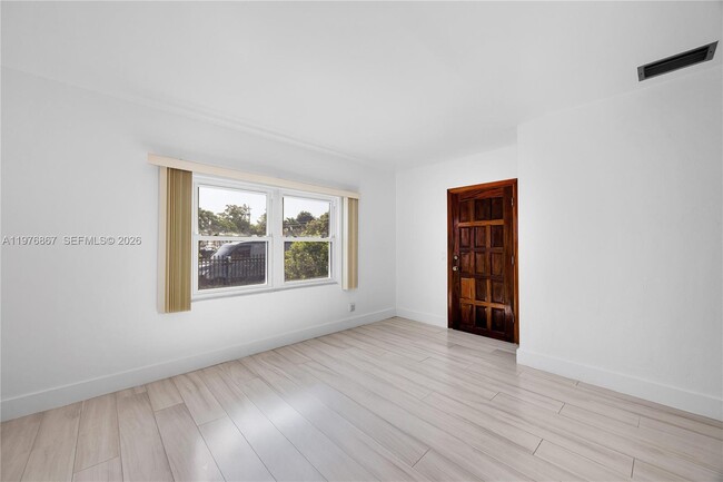 Building Photo - 150 SW 58th Ave