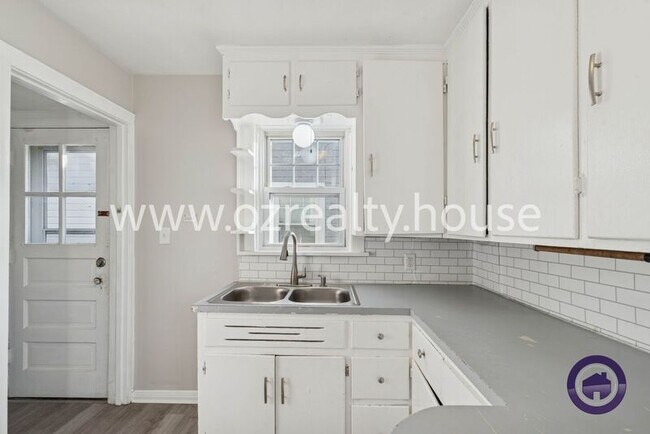 Building Photo - 2022 Balkan Pl