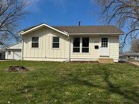 Building Photo - 2319 Pinehurst St