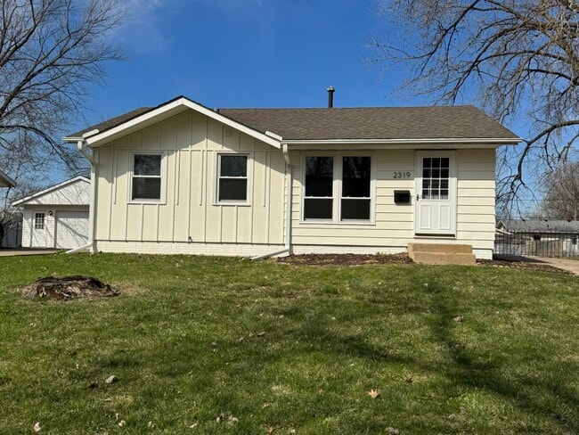 Building Photo - 2319 Pinehurst St