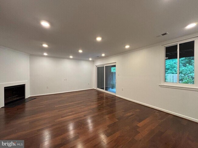 Building Photo - 8022 Inverness Ridge Rd