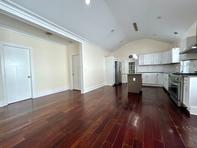 Building Photo - 202 Maurice St