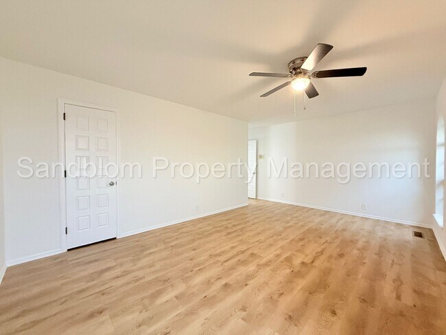 Building Photo - For Lease | South Tulsa Duplex | Available Now!