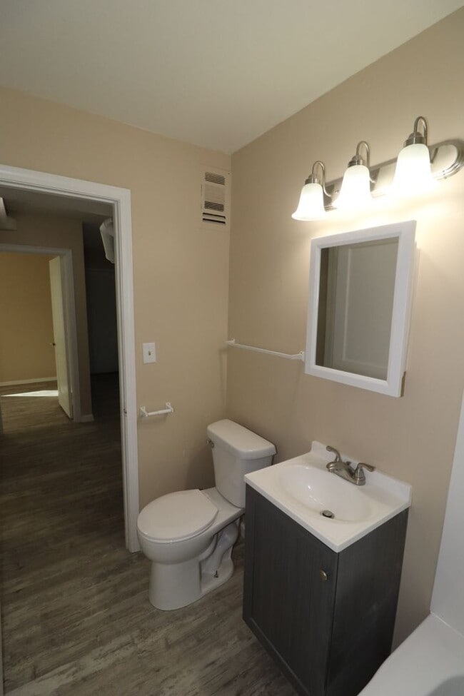 Building Photo - Spacious Home for rent!