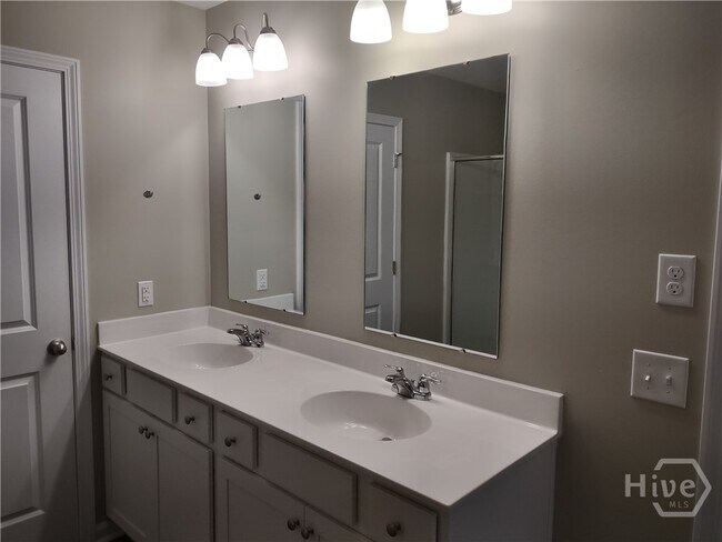 Building Photo - 378 Hogan Dr