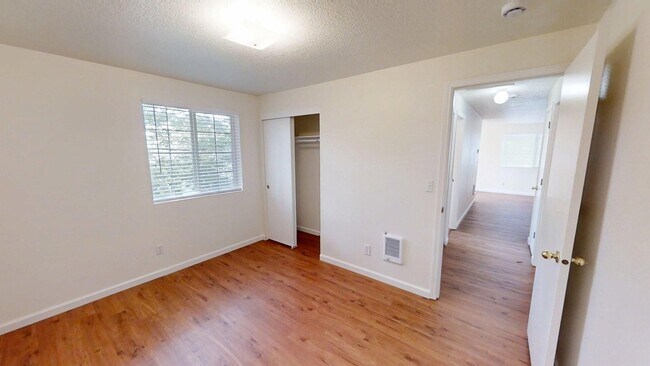 Building Photo - 618 NE 93rd Ave
