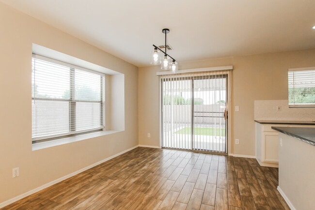 Building Photo - 10609 W Via Del Sol