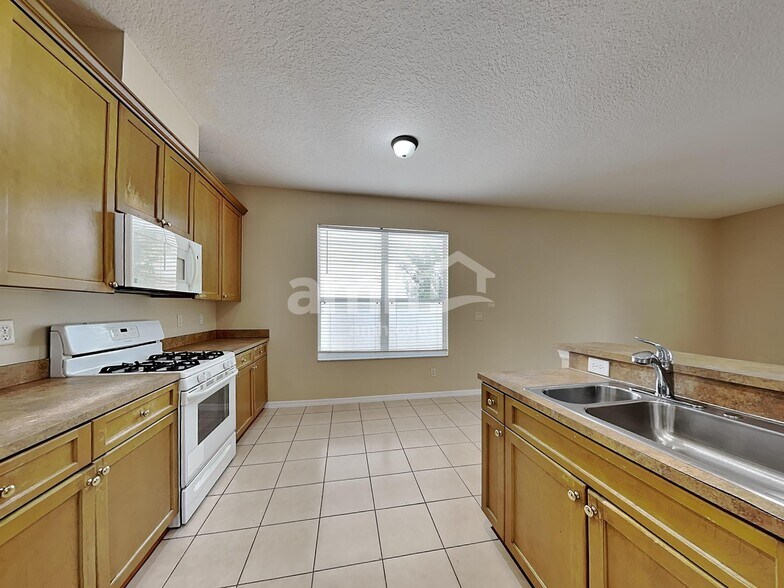 Building Photo - 13450 Sunkiss Loop