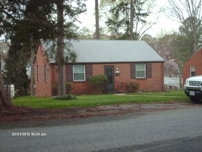 Building Photo - Charming 2-Bedroom Home with Flexible Bonus Room in Richmond's West End