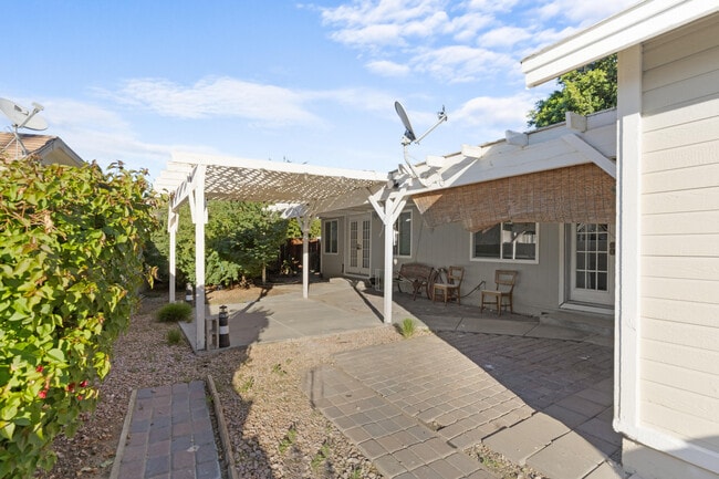 Building Photo - 47800 Madison St