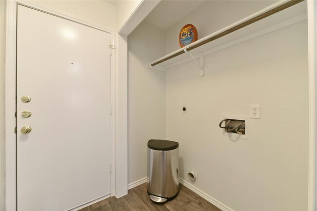 Building Photo - 9716 Sugar Hill Dr