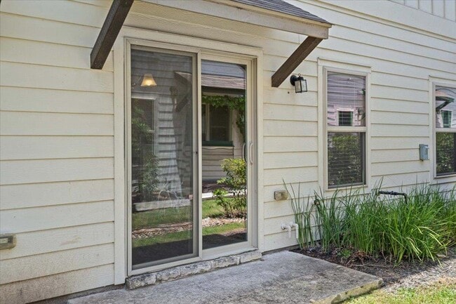 Building Photo - 1502 Airedale Rd
