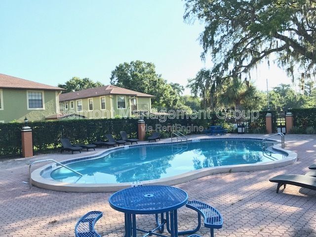 Building Photo - 7431 Glen Oaks Way