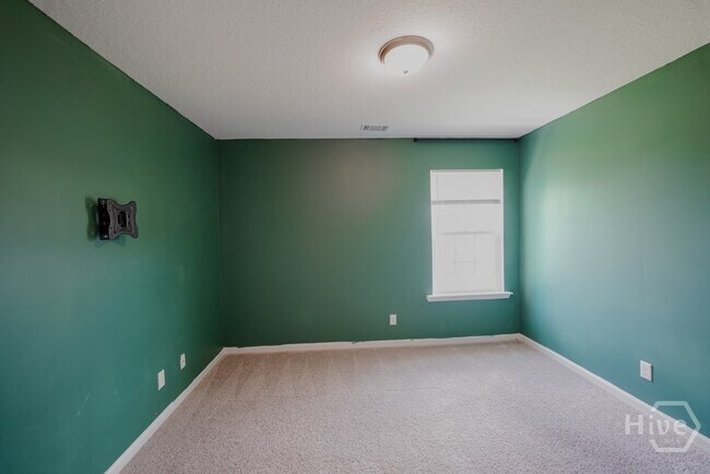 Building Photo - 24 Daylily Ct