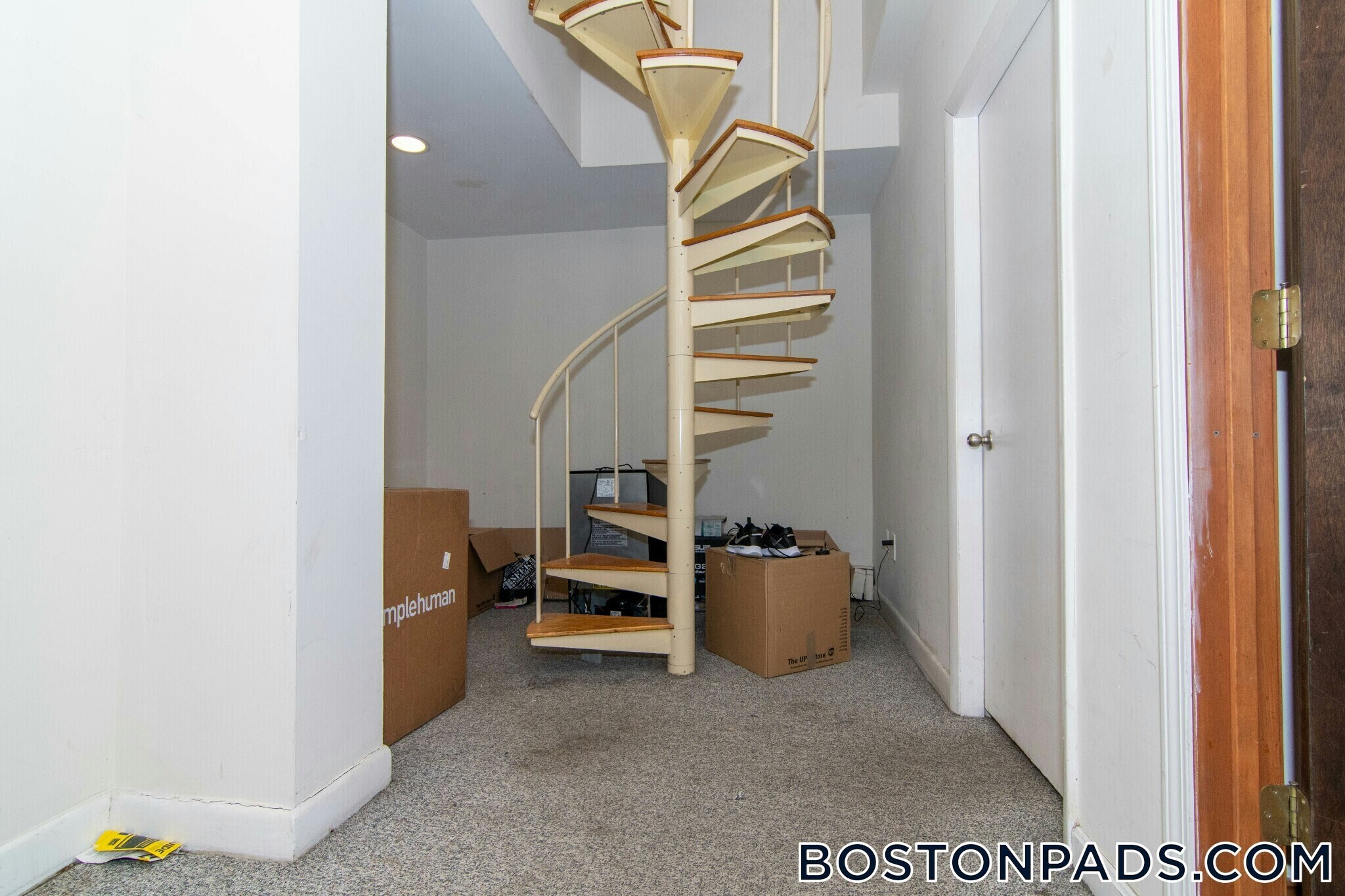 Building Photo - 448 Park Dr