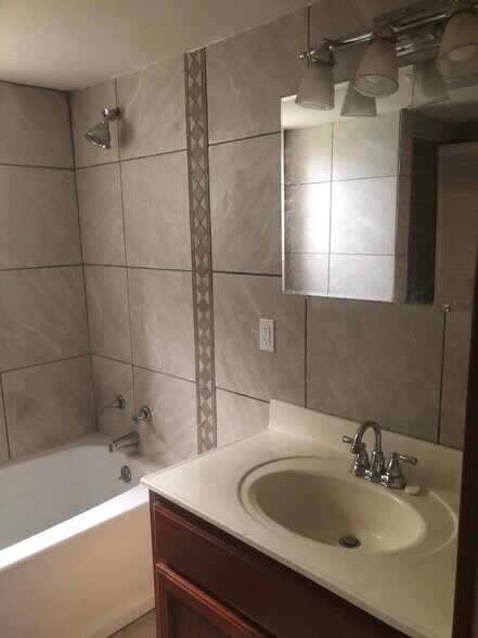Basement bath - Lower level - 632 McDowell Ave NW