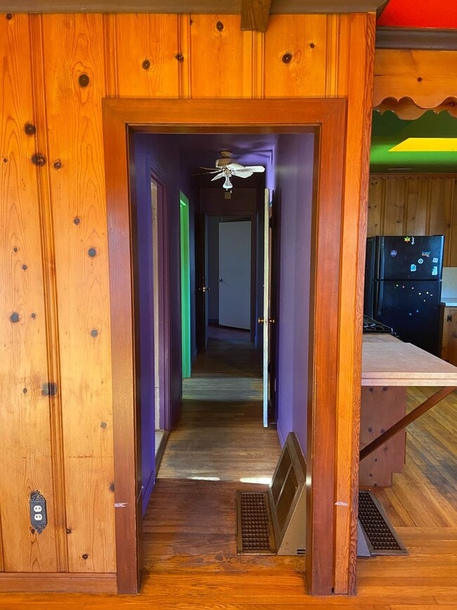 Building Photo - House with Charm, 2/1 with large garage and bonus room & bathroom