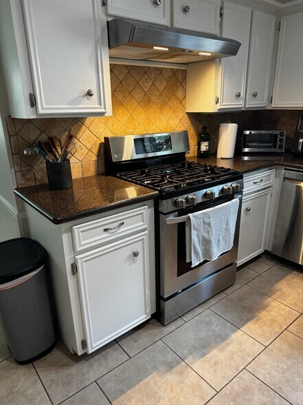 Building Photo - 7618 Cheyne Cir