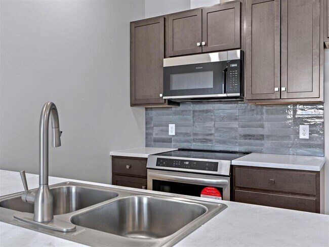 Building Photo - Caspian Way