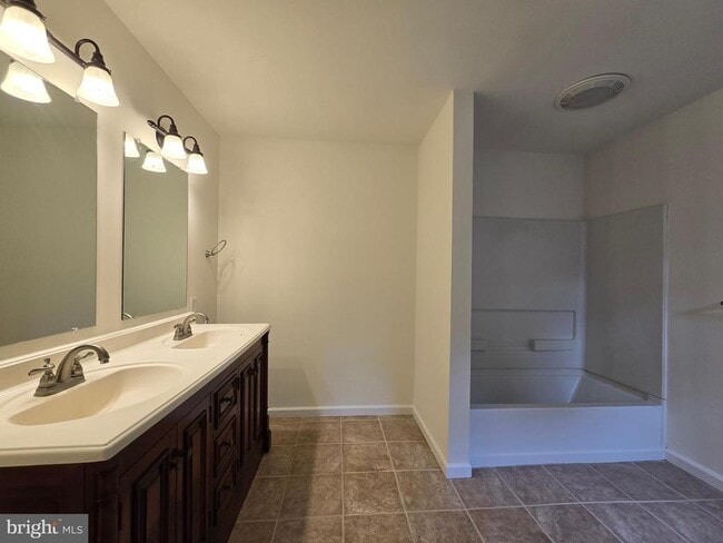 Building Photo - 68 Liberto Ln