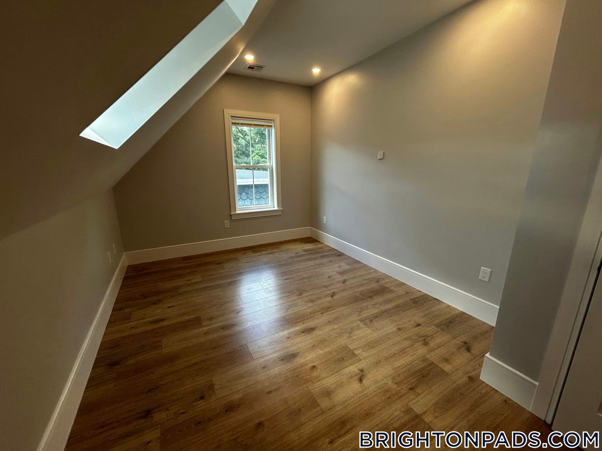 Building Photo - 124 Kenrick St