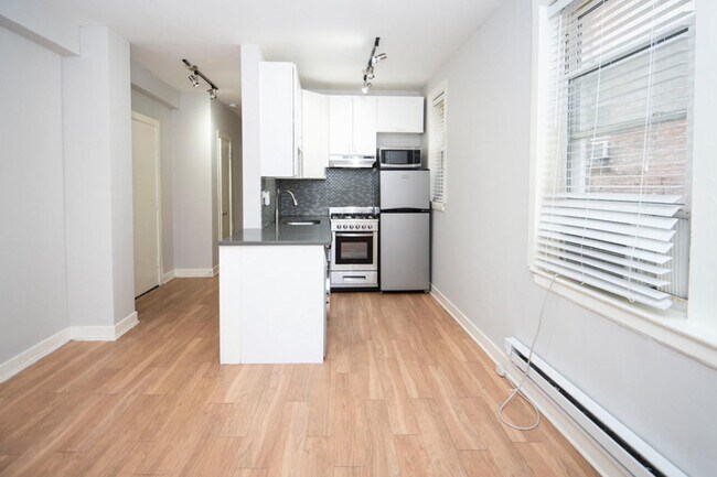 Building Photo - 511 W Belmont Ave