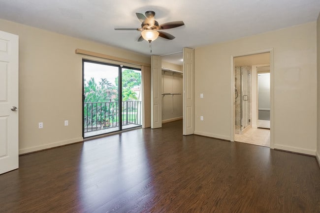 Building Photo - 818 8th Ct