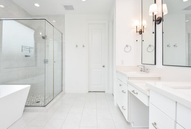 Building Photo - 18251 Winding Willow Oak Way