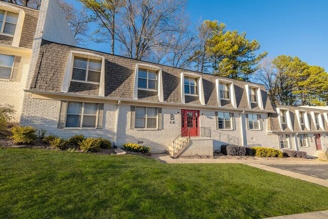 Building Photo - Modern Living at Westside Court