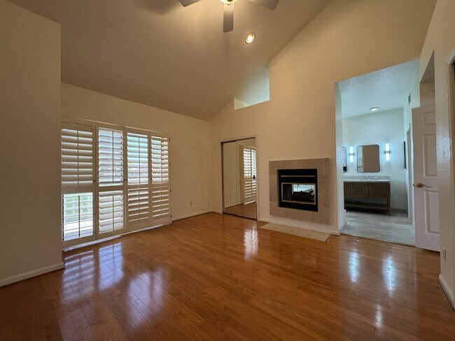 Building Photo - LUXURY LAKEFRONT GAINEY RANCH TOWNHOME WITH GOLF COURSE VIEWS – RESORT STYLE SCOTTSDALE LIVING!