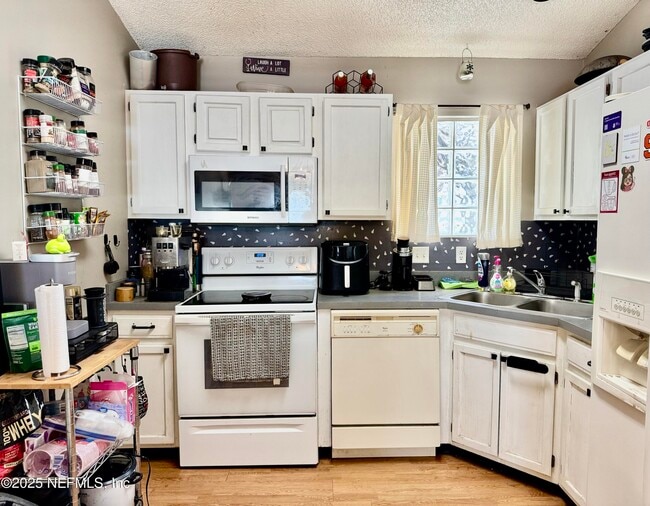 Building Photo - 11471 Mandarin Glen Cir W