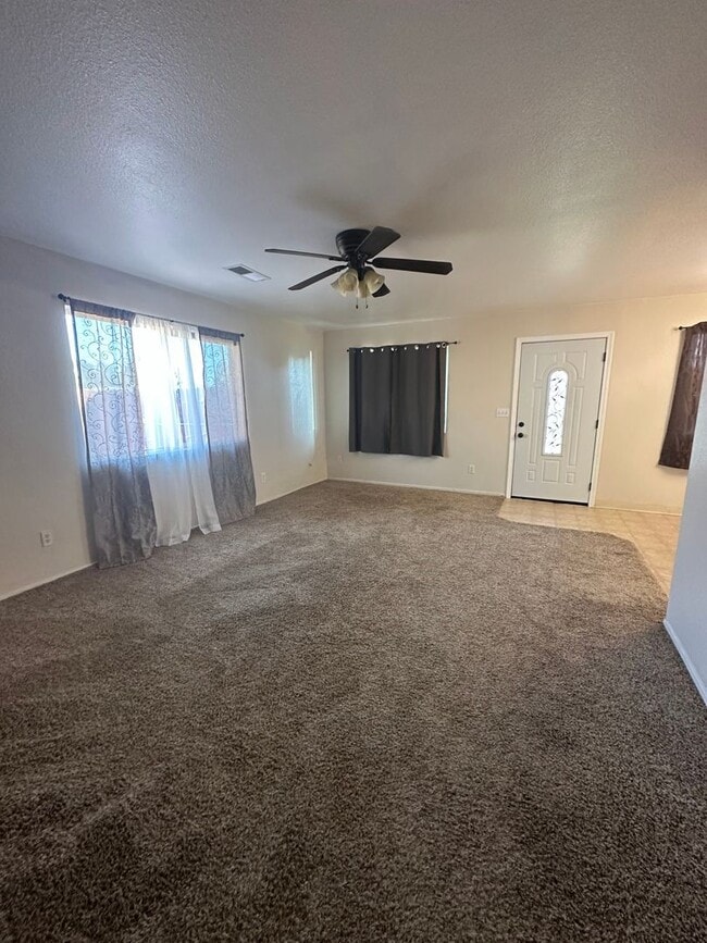 Building Photo - Cute well maintained home, convenient Anderson location