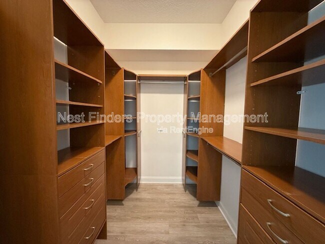 Building Photo - 1431 Riverplace Blvd