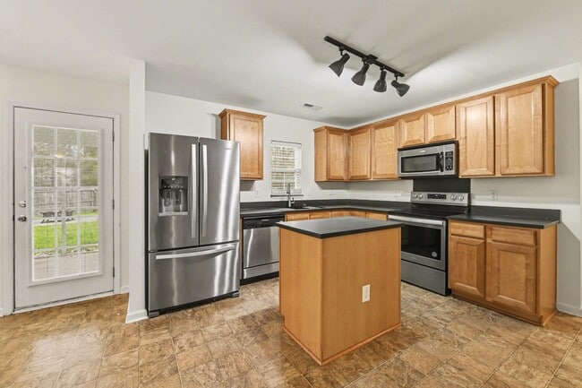 Building Photo - 272 Clayburne Dr