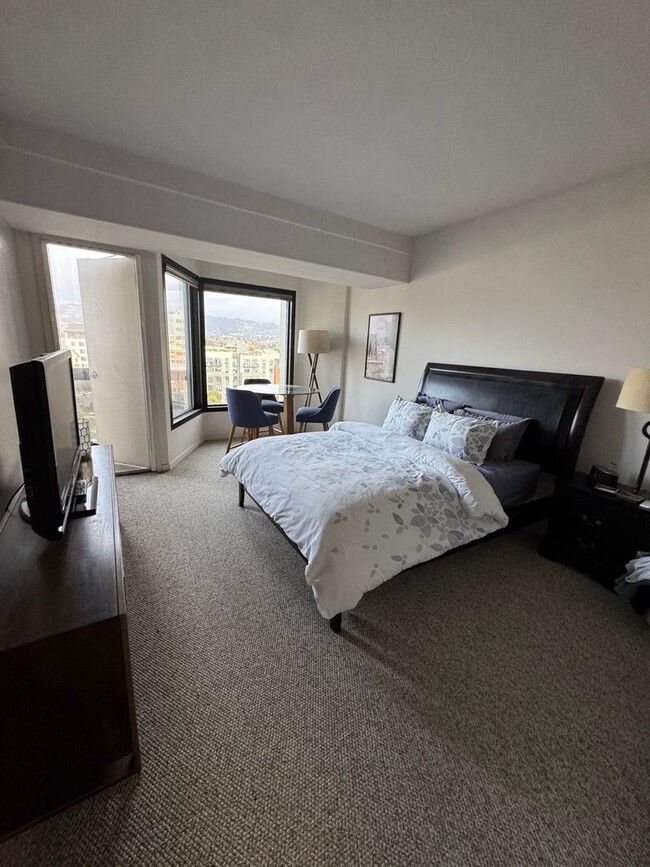 Building Photo - Lovely and Stylish Condo - 1 Bed, 1 Bath a...