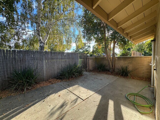 Building Photo - For Rent – Charming Woodland Condo with Co...