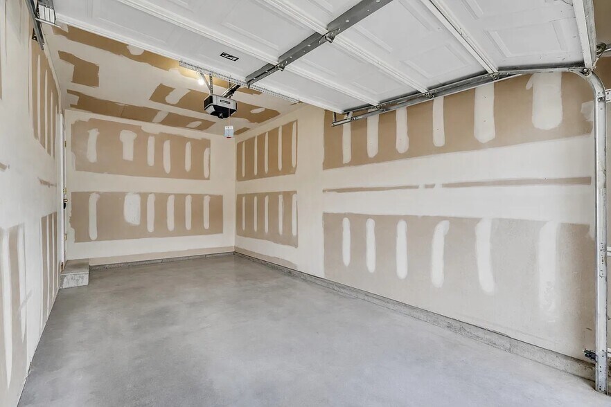 Building Photo - 1110 Riverwood Dr