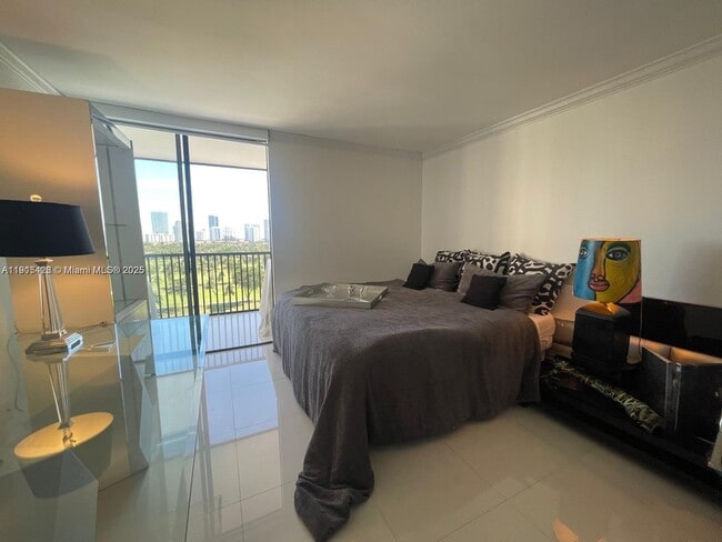 Building Photo - 20301 W Country Club Dr