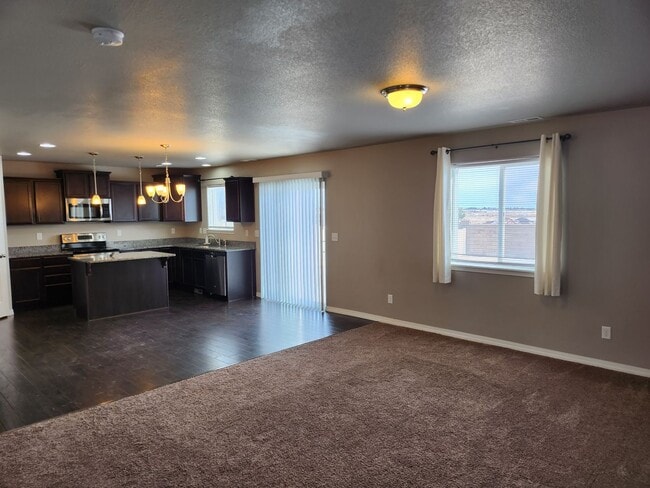 Building Photo - BEAUTIFUL 3BD HOME with A/C in TRAILS at F...