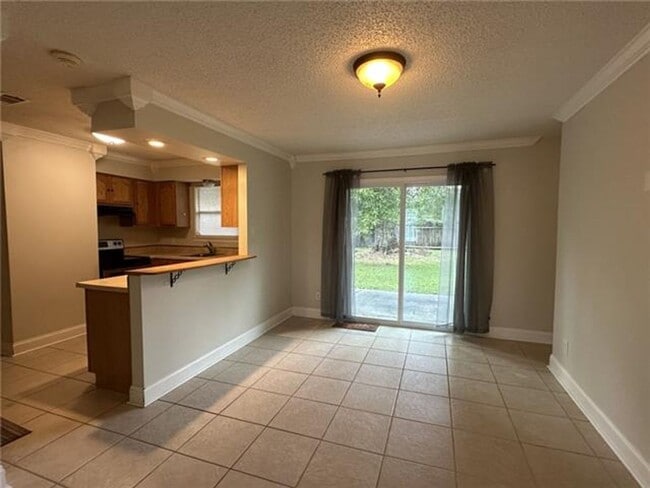 Building Photo - Three Bedroom, Two Bath